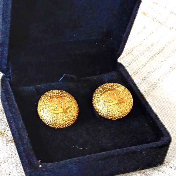 Chanel ✨️Gold Logo Coco Mark Earrings Clipper - Picture 10 of 10
